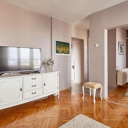 Spacious Modern Apartment In Peaceful Neighborhood Skopje Zewnętrze zdjęcie